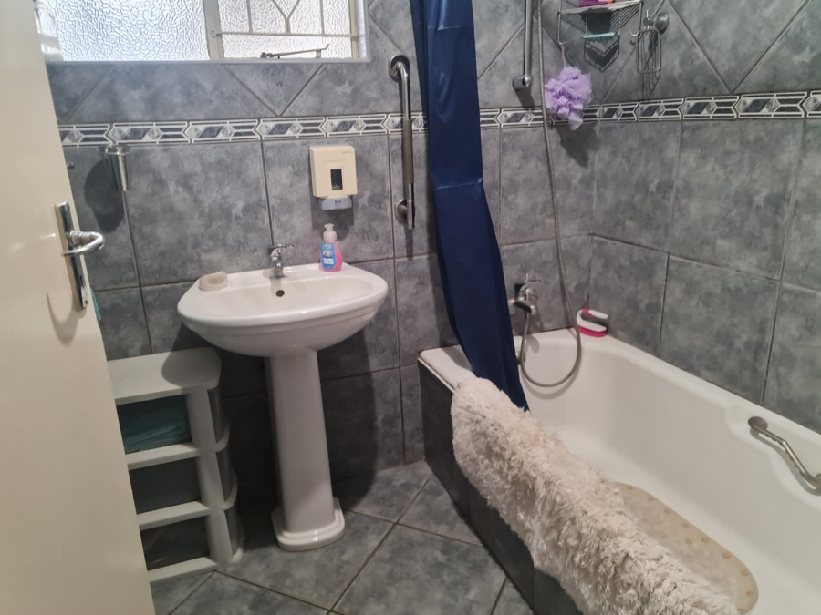 6 Bedroom Property for Sale in Protea Park North West